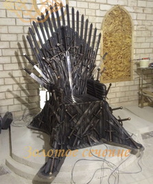 Наша ковка в Quest Игра престолов. Кресло-трон, состоящее из 360 кованых мечей, из популярного сериала.